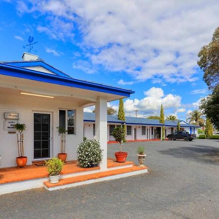 Colonial Motel & Apartments Янг Экстерьер фото